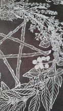 Charger l'image dans la galerie, Tapis D'autel - Pentacle de l'Herboriste (floral version)