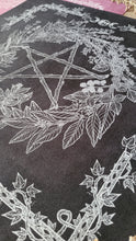 Charger l'image dans la galerie, Tapis D'autel - Pentacle de l'Herboriste (floral version)