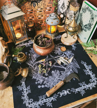 Charger l'image dans la galerie, Tapis D'autel - Pentacle de l'Herboriste (floral version)