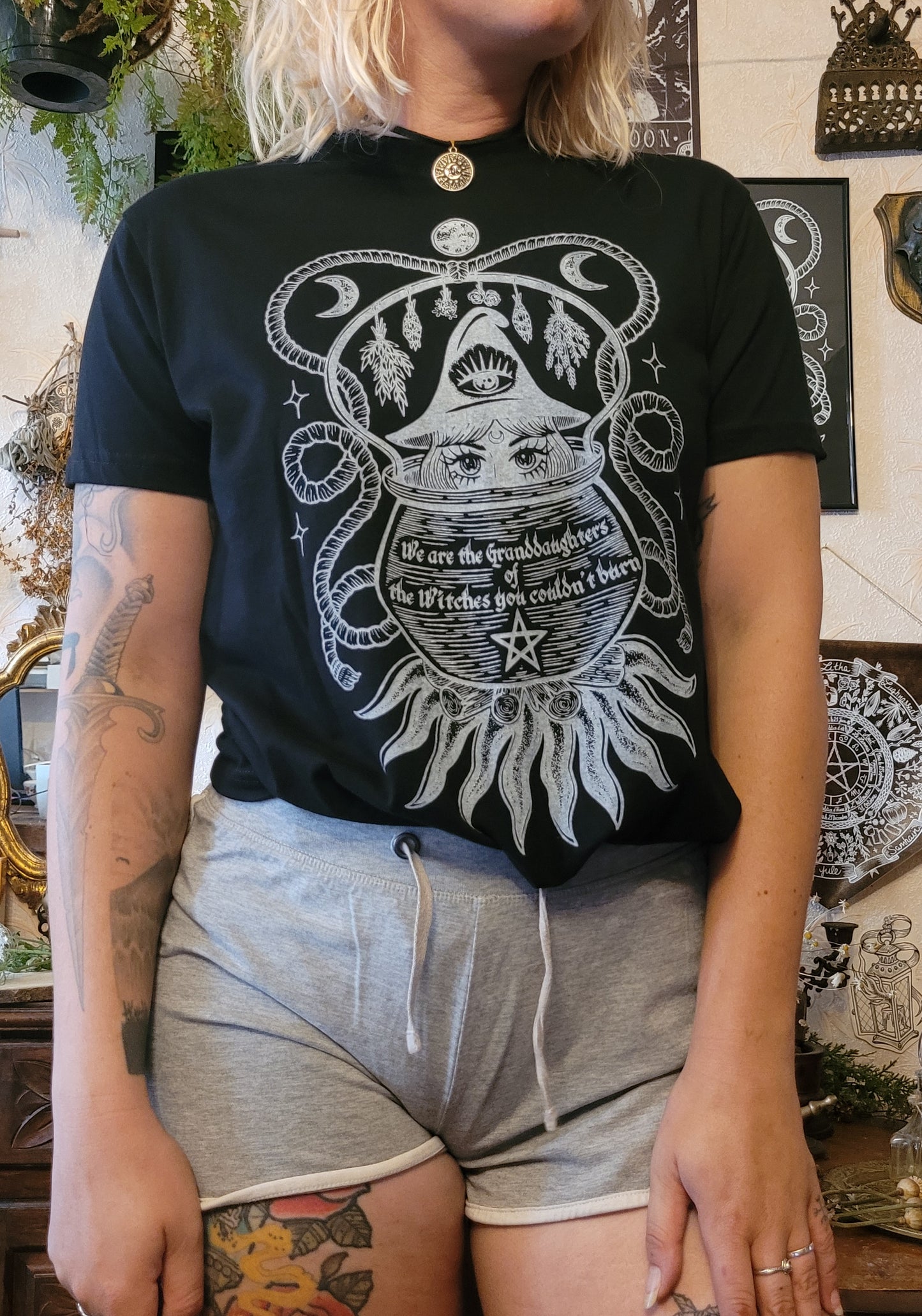 Sorcière au Chaudron - Tee shirt unisexe (reste S/XL/3XL)