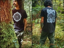 Charger l&#39;image dans la galerie, Précommande tee-shirts unisexes (2 coloris) - Runes &amp; Roots - Frais de port comprit