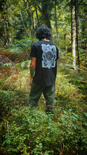 Charger l&#39;image dans la galerie, Précommande tee-shirts unisexes (2 coloris) - Runes &amp; Roots - Frais de port comprit