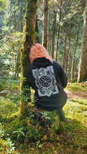 Charger l&#39;image dans la galerie, Précommande Sweat à capuche - Runes &amp; Roots - 2 coloris au choix - Frais de port comprit