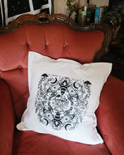 Charger l&#39;image dans la galerie, Mystic Midnight - Housse de Coussin