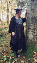 Charger l&#39;image dans la galerie, Mystic Midnight - Crop Top gris