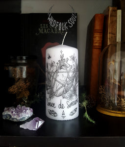 White Witch's Heart candle without fragrance