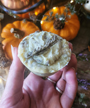 Load image into Gallery viewer, Protection soap with lavender, bay leaf and honeysuckle
